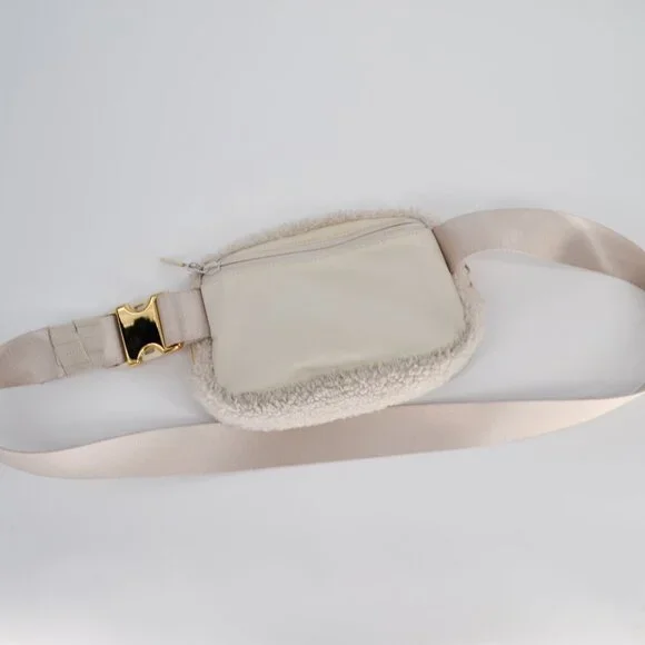Lululemon Everywhere Belt Bag 1L Fleece Fanny Pack Adjustable Strap in White - Picture 4 of 7